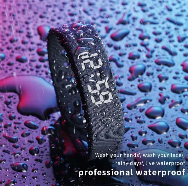 Polaristech Smart bracelet - Purple displayed on wet surface, highlighting its professional waterproof feature.